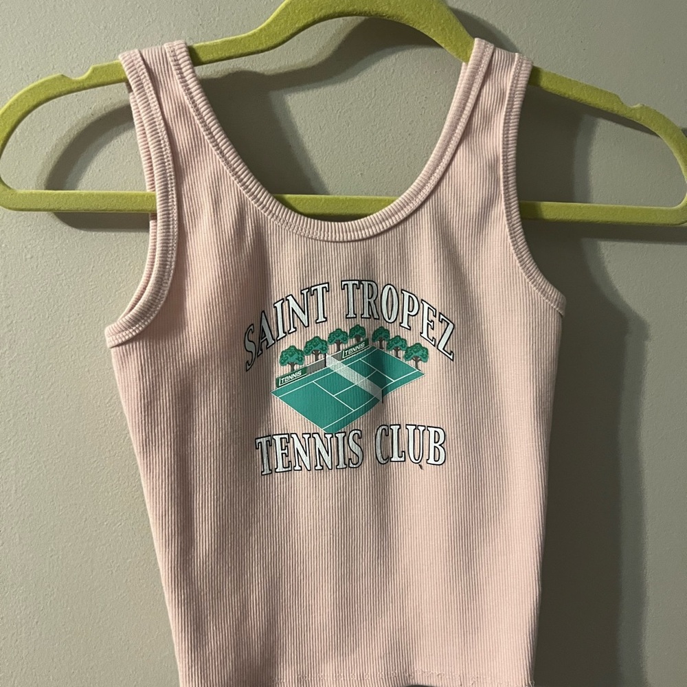 Pink cropped graphic tank top